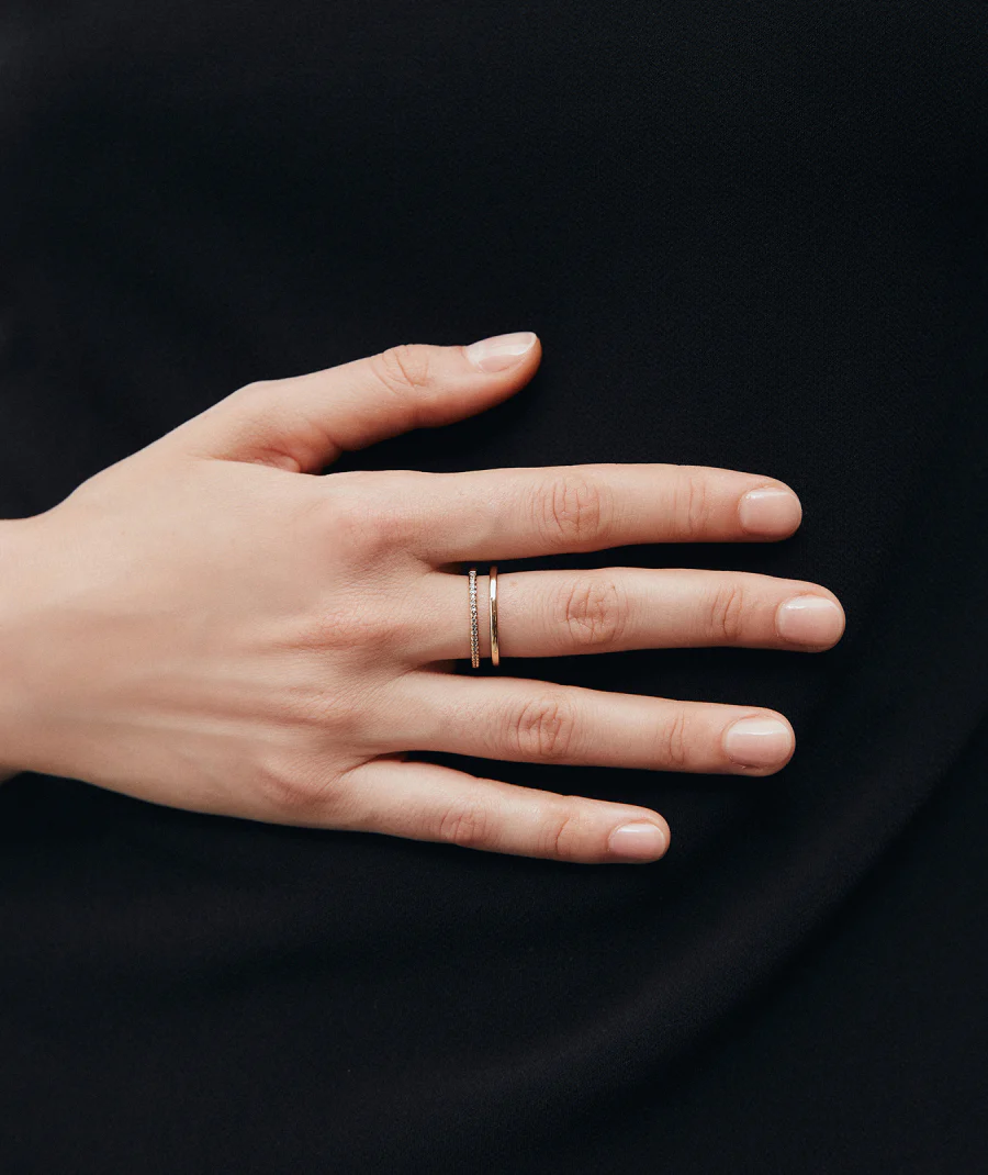 Detalle Anillo Tira Circonitas Oro